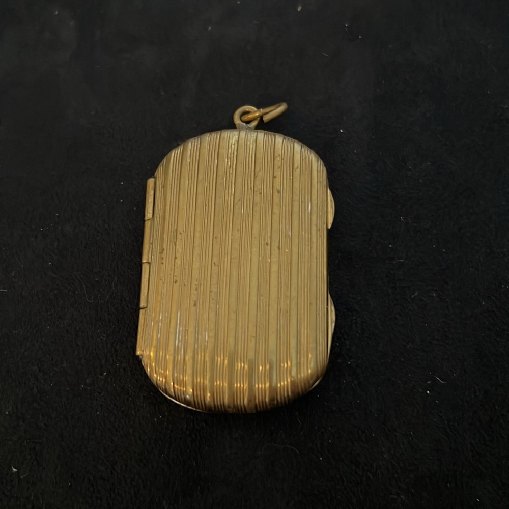 Antique Gold filled Locket with bevel Mirror - Picture 2 of 7